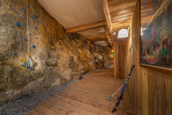 Chalet_husky_val_d_isere_shooting_archery_climbing_room_adventure_52_magazine